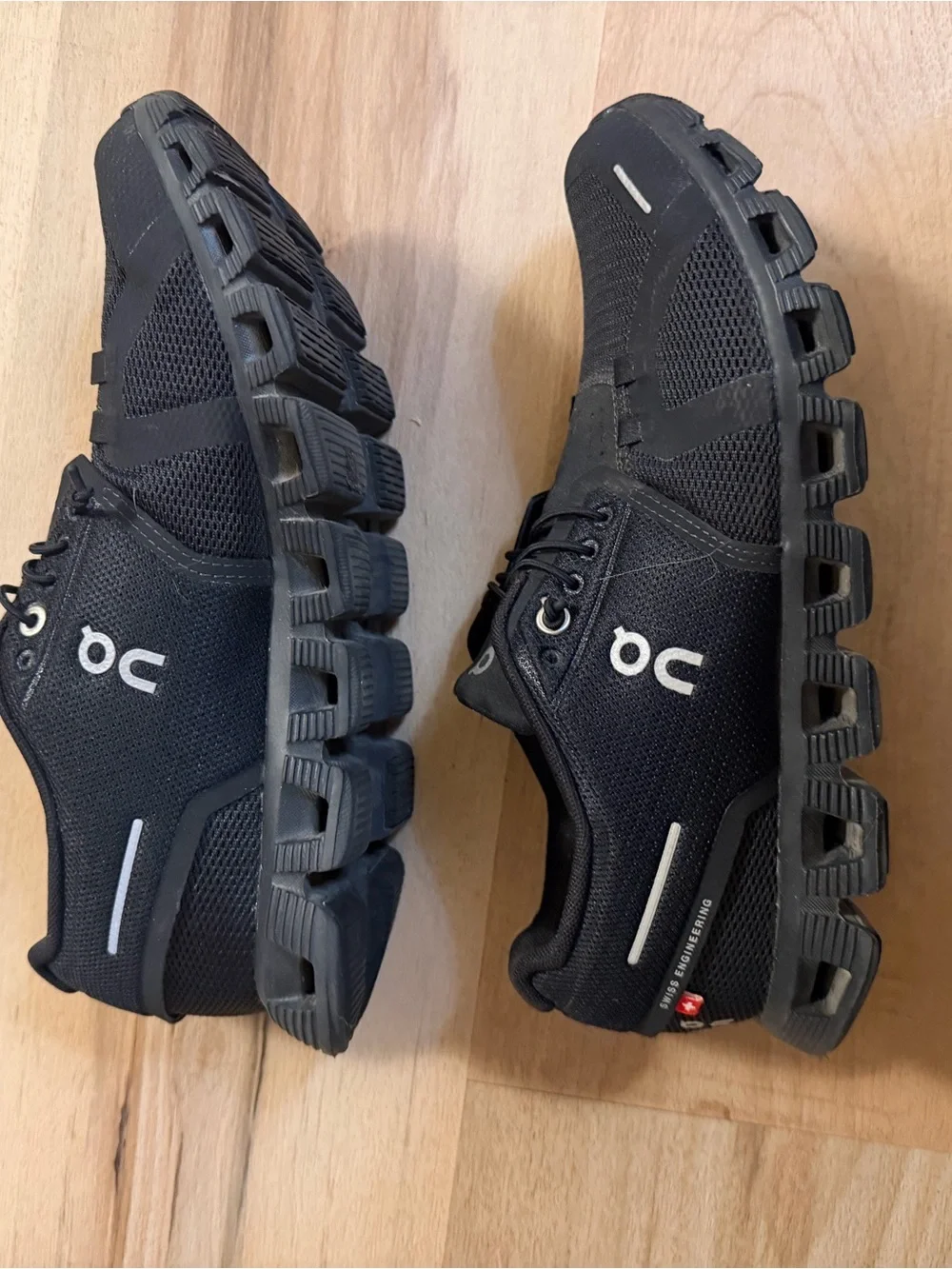 On Running Cloud 6 Black Athletic Running Shoes